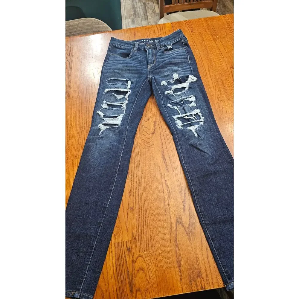 American Eagle Hi Rise size‎ 2 distressed jeans